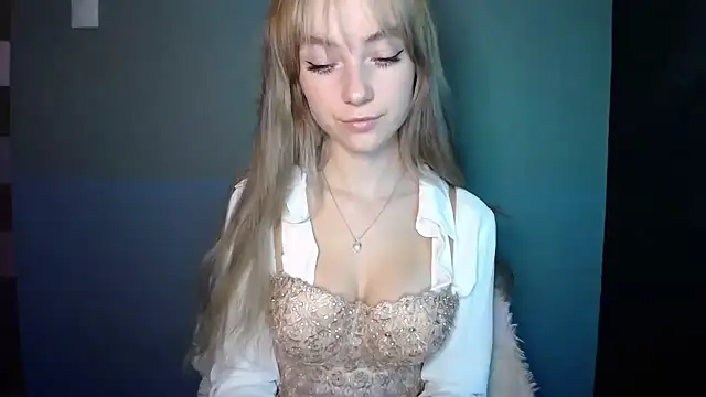 LuciaYoung online show from 10/16/25, 02:29