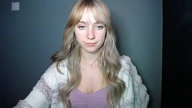 LuciaYoung online show from 11/25/25, 07:36