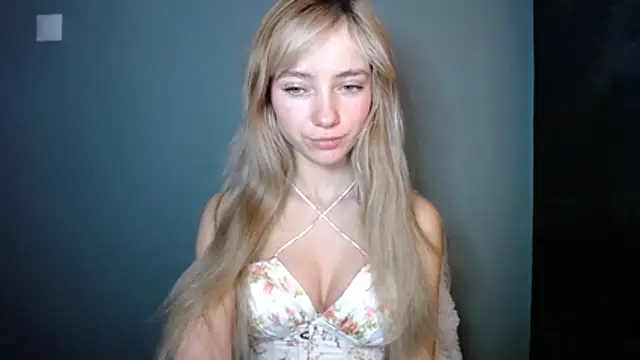 LuciaYoung online show from 12/14/25, 07:36