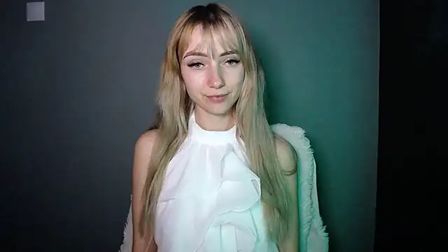 LuciaYoung online show from 12/22/25, 07:55