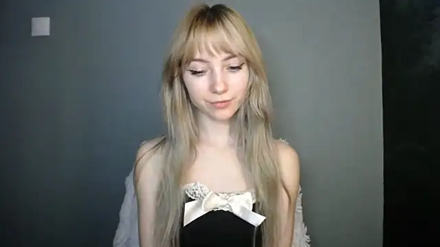 LuciaYoung online show from 02/01/26, 07:56