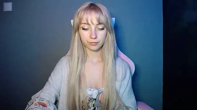 LuciaYoung online show from 04/17/26, 06:11