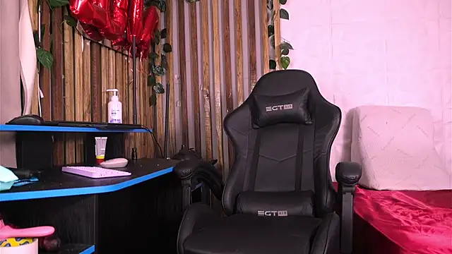 argiee taylorxs2 online show from 01/18/25, 12:35