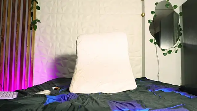 argiee taylorxs2 online show from 03/18/25, 10:15