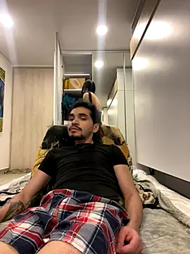 Snapshot of aangie__uwu chatting on 10/27/25, 02:15 aangie  uwu online show from 10/27/25, 02:15