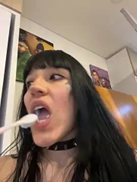 Snapshot of aangie__uwu chatting on 10/30/25, 09:04 aangie  uwu online show from 10/30/25, 09:04