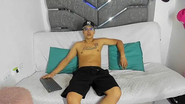 Latinos couples online show from 01/07/26, 12:46