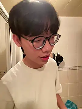 Snapshot of hihi0169 chatting on 12/31/24, 01:52 hihi0169 online show from 12/31/24, 01:52