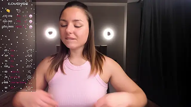 Snapshot of ThreeshaWhite chatting on 02/19/25, 04:22 ThreeshaWhite online show from 02/19/25, 04:22