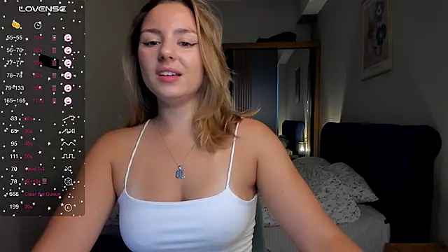 Snapshot of ThreeshaWhite chatting on 09/13/25, 05:29 ThreeshaWhite online show from 09/13/25, 05:29