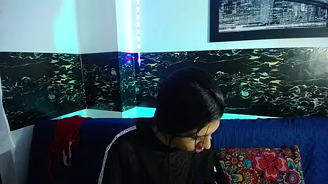 colombianmilf  online show from 12/17/25, 11:00