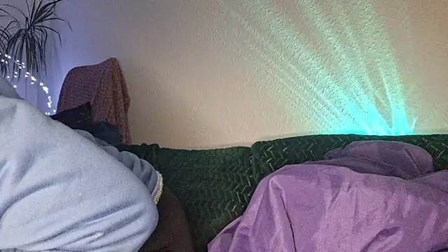 Cyndee Winter online show from 11/13/25, 05:23