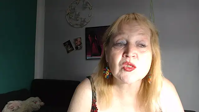 Snapshot of Blasflittchen chatting on 07/12/26, 01:13 Blasflittchen online show from 07/12/26, 01:13
