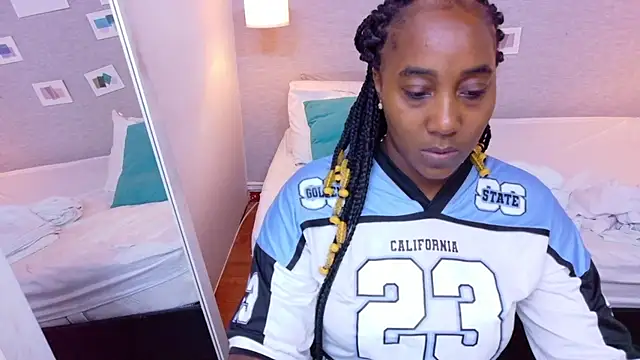 kiara evanss online show from 10/25/25, 01:40