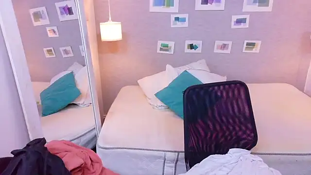 kiara evanss online show from 12/13/25, 08:04