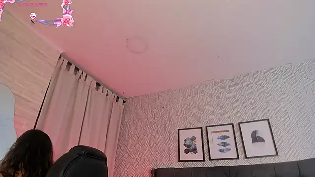 emma  smith1 online show from 02/04/25, 12:33