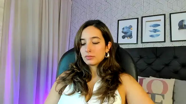 emma  smith1 online show from 02/13/25, 12:21