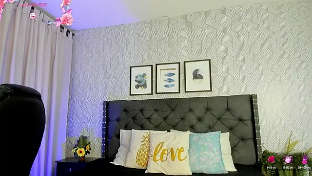 emma  smith1 online show from 03/03/25, 12:27