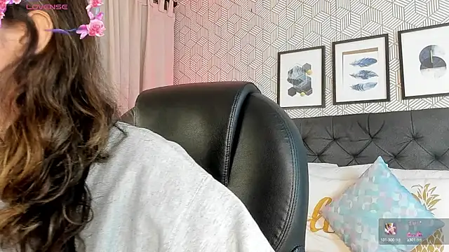 emma  smith1 online show from 03/07/25, 12:34