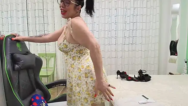   Nina online show from 04/08/26, 12:05