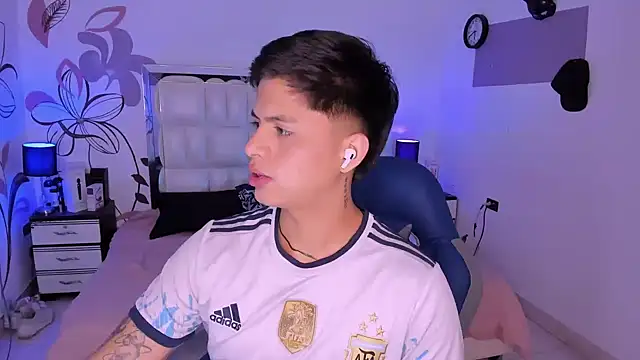 Niicky1  online show from 12/18/24, 08:47