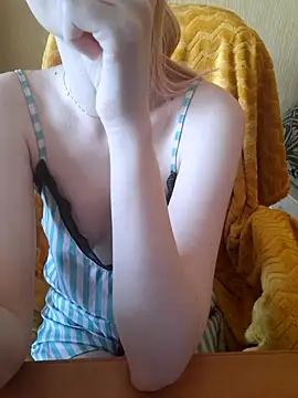 Snapshot of Elza_kom chatting on 02/13/26, 03:57 Elza kom online show from 02/13/26, 03:57