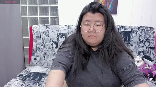 Nadine asian online show from 10/28/25, 01:53