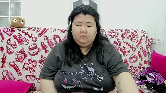 Snapshot of Nadine_asian chatting on 05/07/26, 01:22 Nadine asian online show from 05/07/26, 01:22