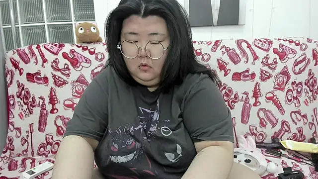 Snapshot of Nadine_asian chatting on 05/17/26, 08:34 Nadine asian online show from 05/17/26, 08:34