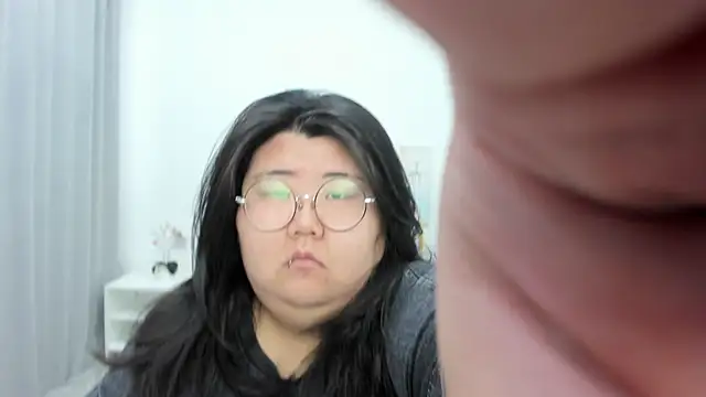 Snapshot of Nadine_asian chatting on 05/20/26, 02:51 Nadine asian online show from 05/20/26, 02:51
