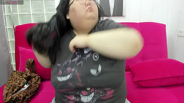Snapshot of Nadine_asian chatting on 05/28/26, 01:14 Nadine asian online show from 05/28/26, 01:14