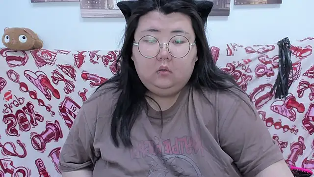 Snapshot of Nadine_asian chatting on 06/06/26, 01:32 Nadine asian online show from 06/06/26, 01:32