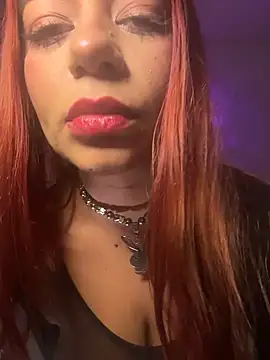 Snapshot of RavenM8 chatting on 10/26/25, 01:44 RavenM8 online show from 10/26/25, 01:44