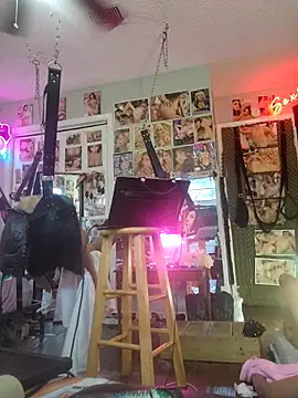 Snapshot of luvs2cumm69 chatting on 02/09/25, 06:37 luvs2cumm69 online show from 02/09/25, 06:37