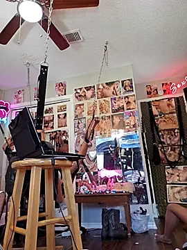 Snapshot of luvs2cumm69 chatting on 02/20/25, 05:18 luvs2cumm69 online show from 02/20/25, 05:18