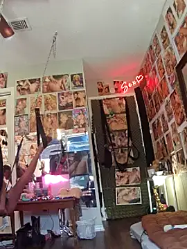 Snapshot of luvs2cumm69 chatting on 02/25/25, 05:15 luvs2cumm69 online show from 02/25/25, 05:15