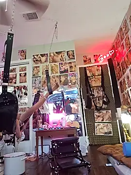 Snapshot of luvs2cumm69 chatting on 03/19/25, 09:05 luvs2cumm69 online show from 03/19/25, 09:05