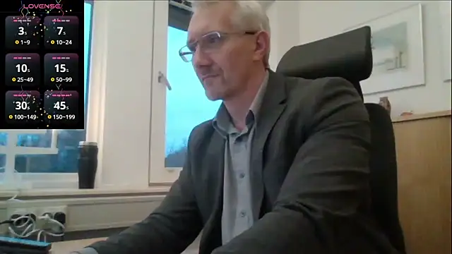 Snapshot of tom-swede chatting on 12/05/25, 02:25 tom-swede online show from 12/05/25, 02:25