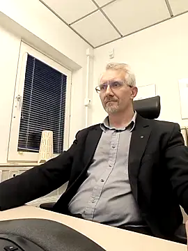 Snapshot of tom-swede chatting on 12/22/25, 03:53 tom-swede online show from 12/22/25, 03:53