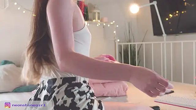 NeonShine online show from 11/26/25, 06:03