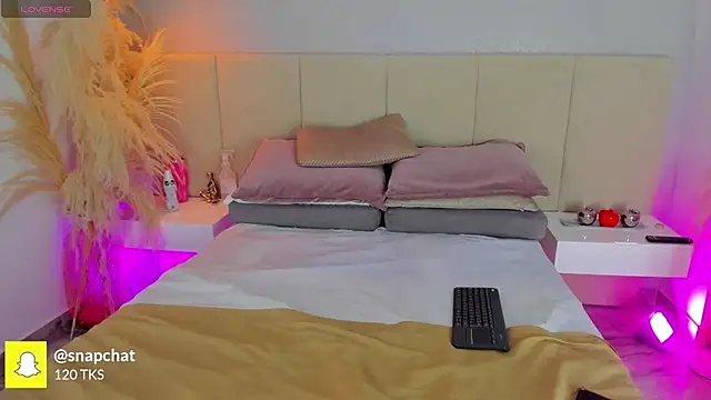 sofia pamela online show from 11/18/25, 06:56