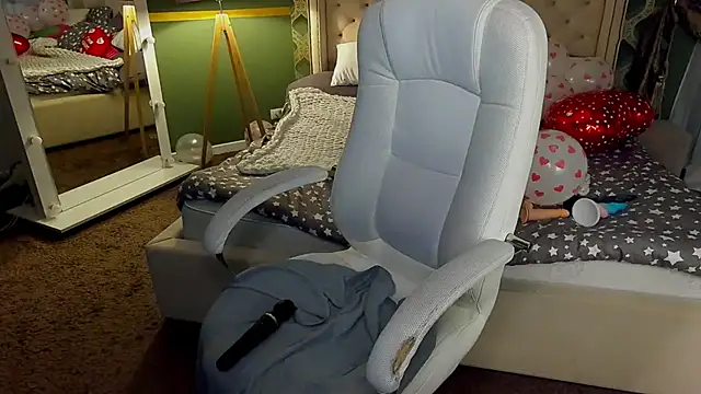 RosieMoons online show from 02/16/25, 01:58