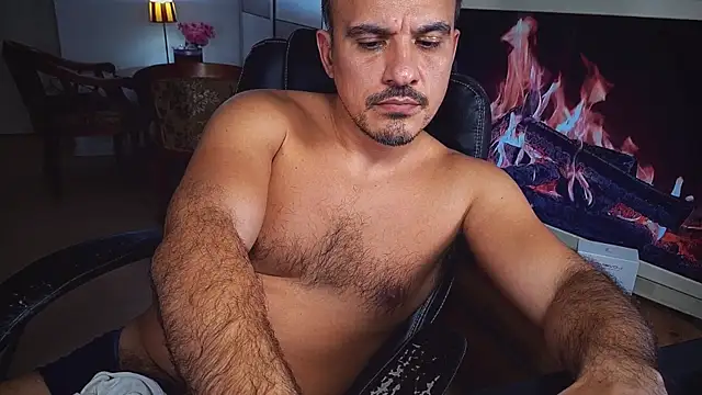 officeman7 online show from 12/11/24, 08:18