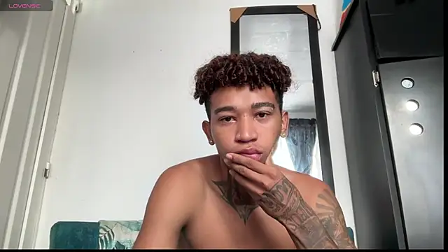 sexy blacks  online show from 11/08/25, 12:05