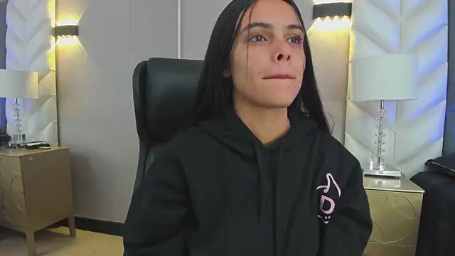 ChloeHarper  online show from 12/17/25, 11:49