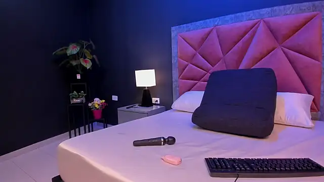 mia milff online show from 03/27/26, 07:13