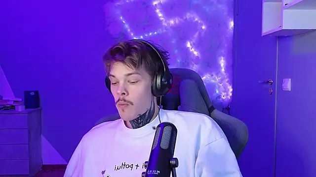 DENIS HERE online show from 01/24/25, 01:45