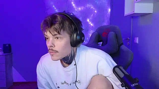 DENIS HERE online show from 01/24/25, 04:48