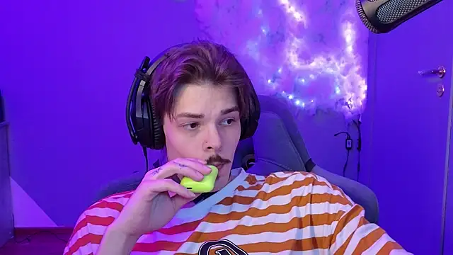 DENIS HERE online show from 02/01/25, 12:18