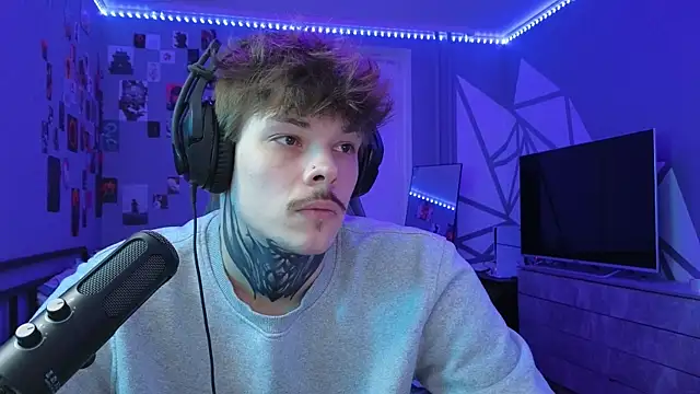 DENIS HERE online show from 02/07/25, 02:47